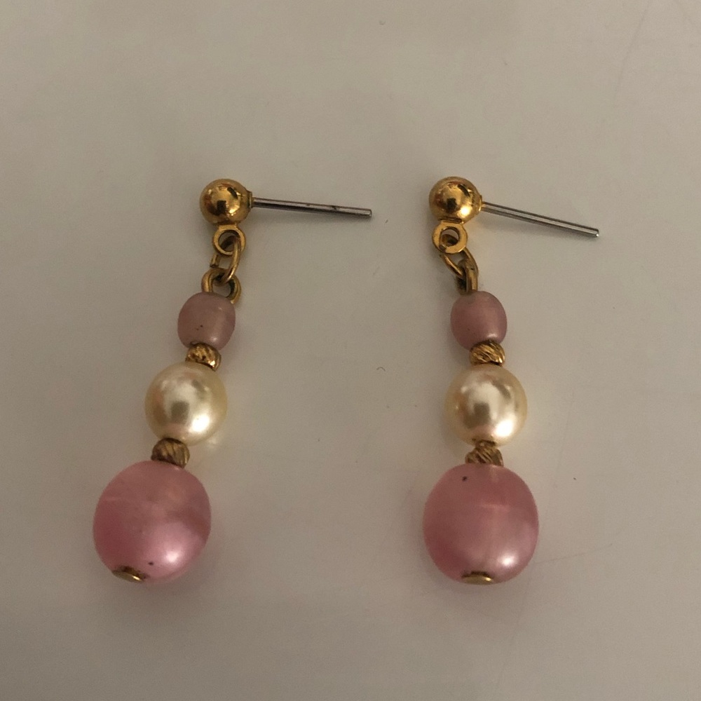Drop earrings with pink glass and a pearl